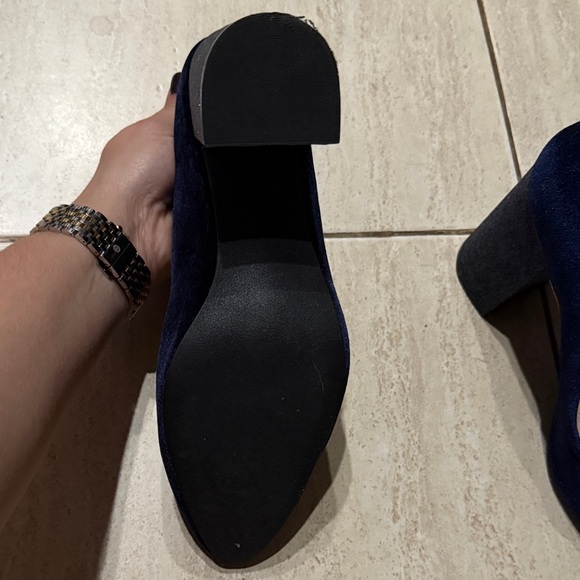 Cole Haan Dark Blue Women's Thick Heels Rounded Toe Pump NWOT - Picture 4 of 5